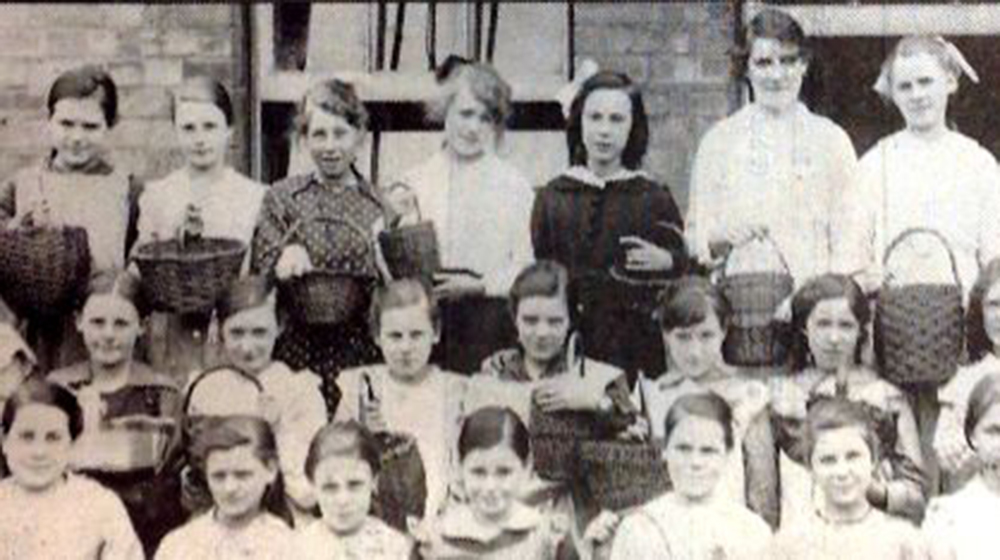 Worcester School Girls on Blackberry Pick, 1917